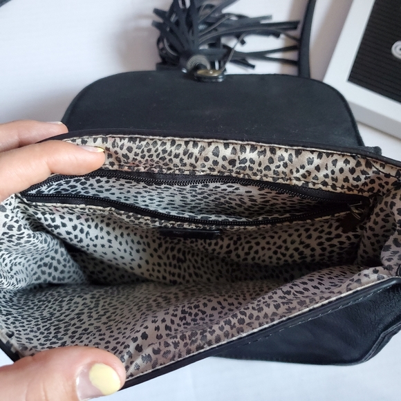 Black tassel crossbody  bag - Picture 3 of 7